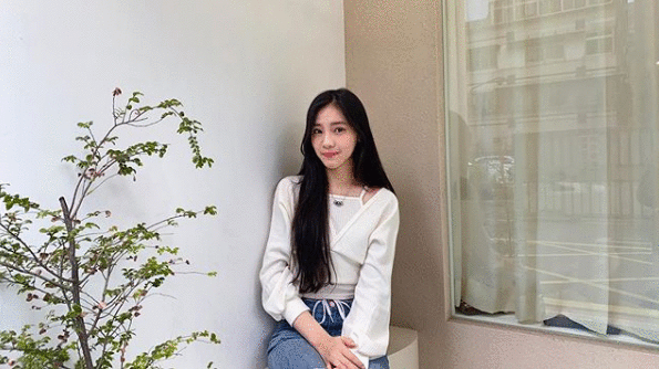 17岁星二代出道罕见秀美腿，因身材好遭粉丝性骚
