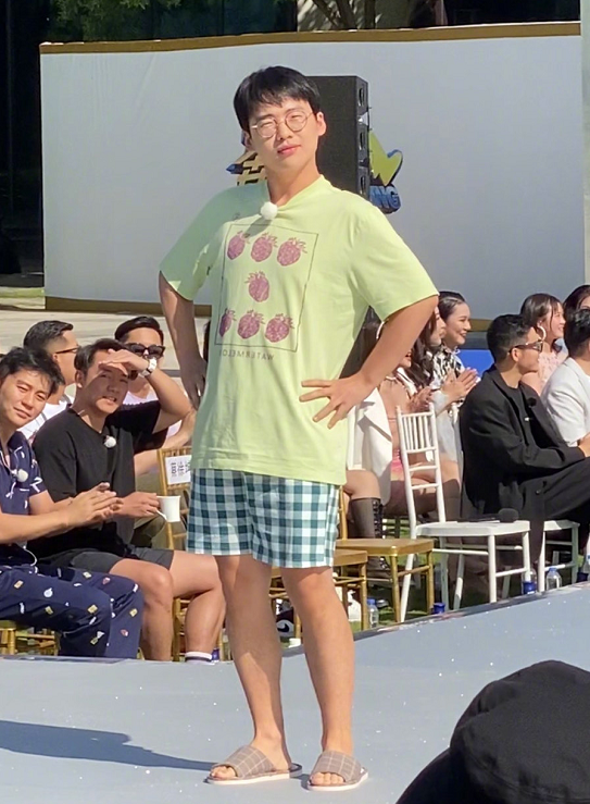 跑男睡衣大秀，baby与嘉宾台下同坐，看清排序，