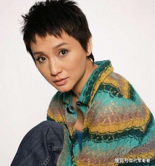 一恋导演王全安，二恋演员耿乐，如今51岁与制片