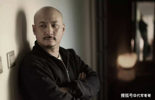 一恋导演王全安，二恋演员耿乐，如今51岁与制片