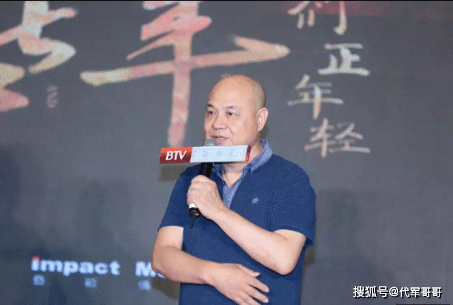 一恋导演王全安，二恋演员耿乐，如今51岁与制片