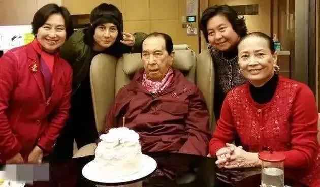 98岁赌王何鸿燊去世!5000亿家产豪门争夺战将上线