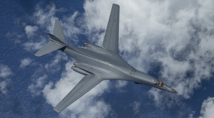 S-400防空导弹成摆设？ B-1B轰炸机闯入“劲敌”内