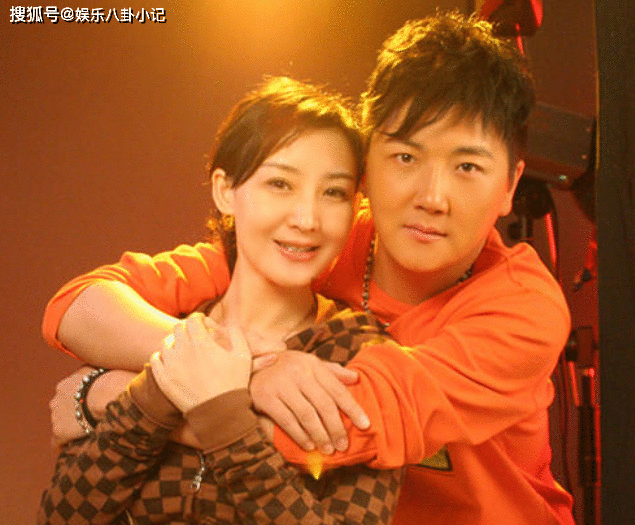 50岁买红妹近照曝光，与孙楠离婚11年后活成少女