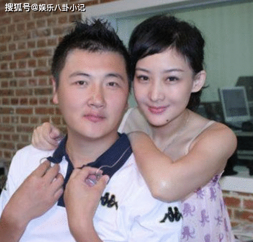 50岁买红妹近照曝光，与孙楠离婚11年后活成少女