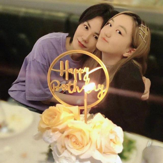 李嫣14岁越来越幸福，虽然父母离婚，但多了巨星