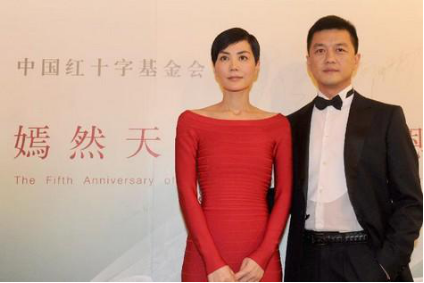 李嫣14岁越来越幸福，虽然父母离婚，但多了巨星