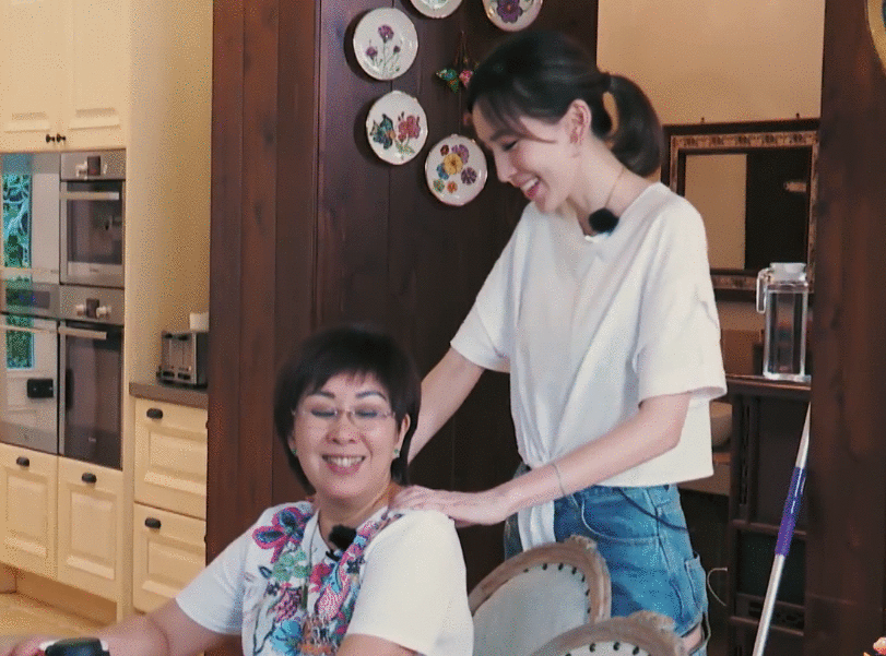 都说林志颖妈妈对儿媳苛刻，可陈若仪不会拖地