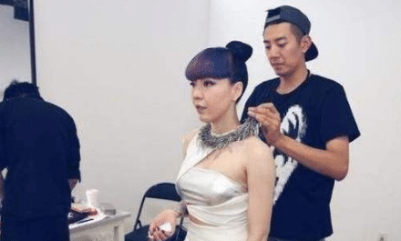 走红后太膨胀，穿袜子要4人伺候，网友：生活不