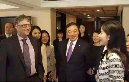 男女地位反转?章泽天剑桥进修结识新大佬,刘强东