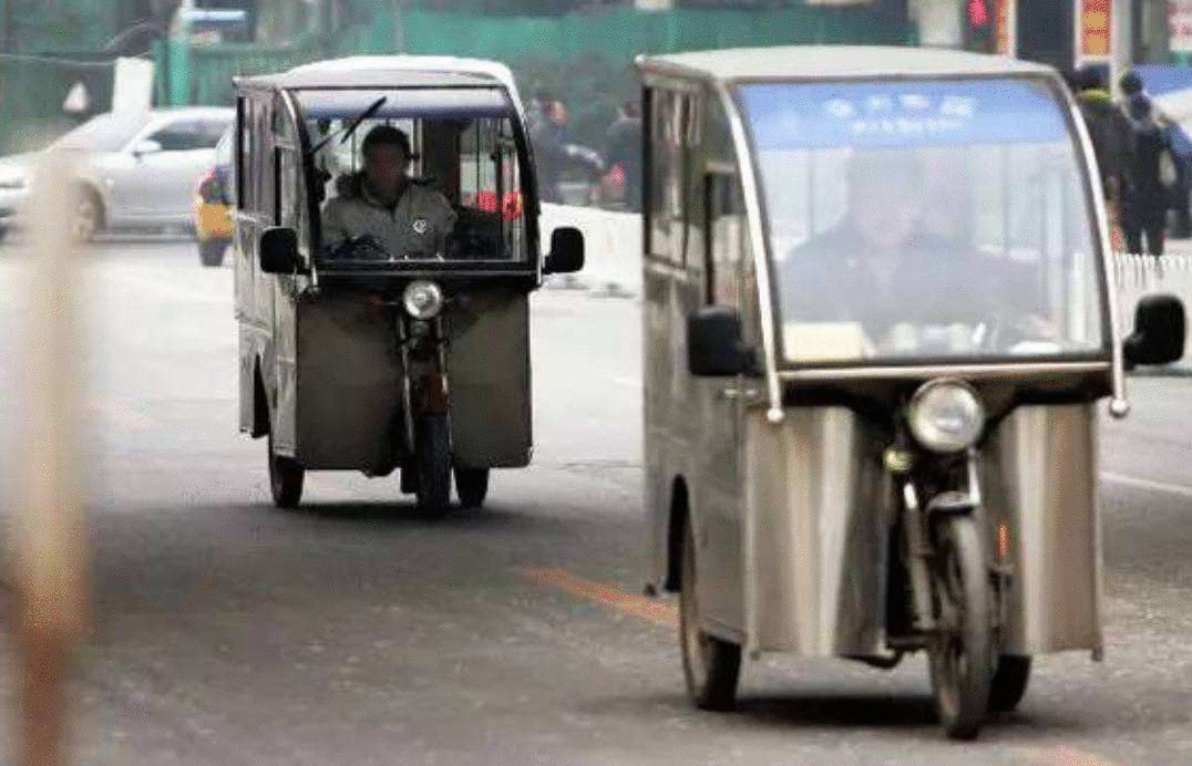 某小区挂牌“马自达禁止入内”引车主不满，物