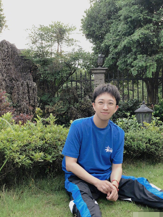 于正又双叒叕发文，为李一桐抱不平，细数于正