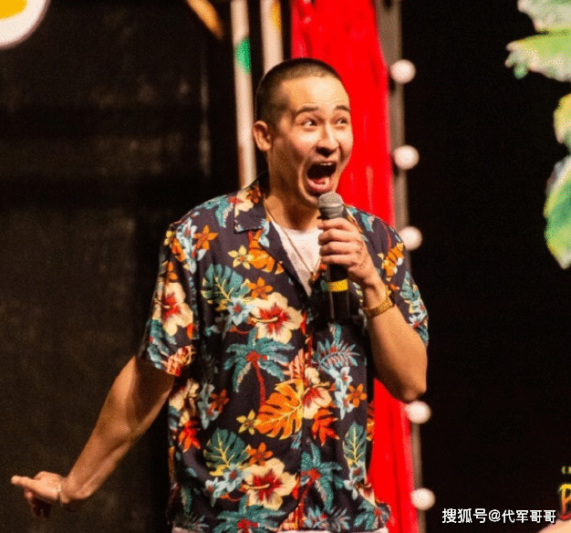 25岁脱口秀演员卡姆与女友吸毒被捕，二人相恋多