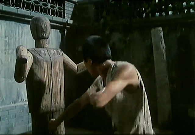 1983年，李连杰师叔一部功夫片：春晚打广告，央