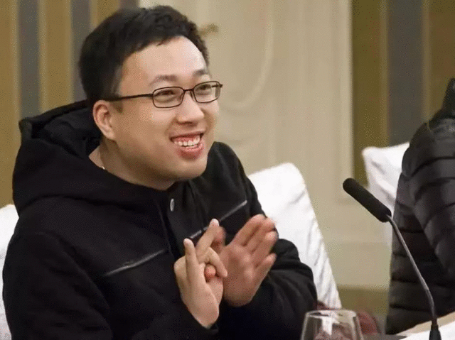 金晨点赞于正的背后，这些蛛丝马迹，让吃瓜群