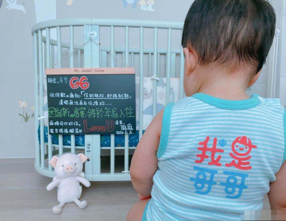 安以轩巧妙官宣怀二胎，提醒儿子要“搬家”，