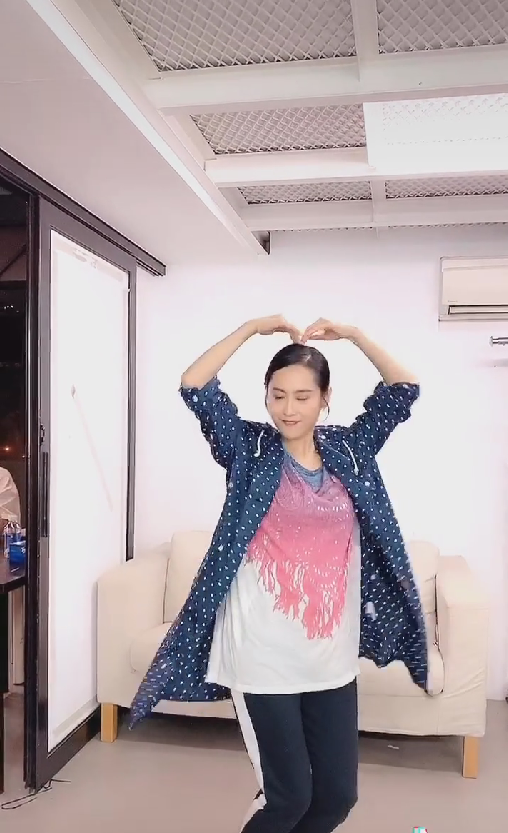 “港普F4”蔡少芬洪欣陈法蓉朱茵聚会，蔡少芬状