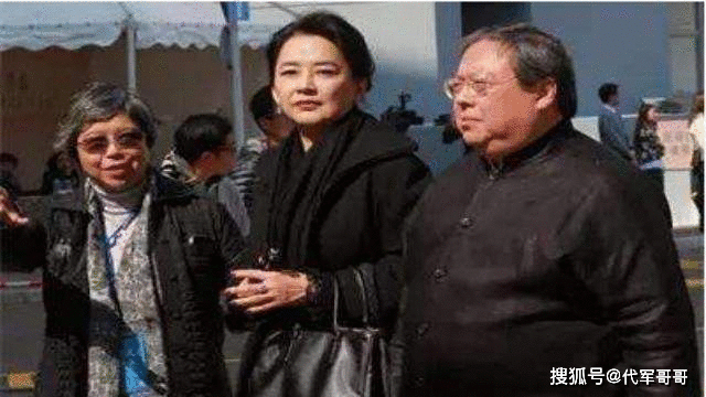 62岁胡慧中近况曝光，嫁给眼科医生生下一女，如