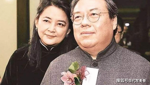62岁胡慧中近况曝光，嫁给眼科医生生下一女，如