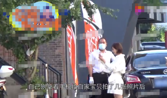 佟丽娅工作中获儿子朵朵探班，双手抱儿子下车