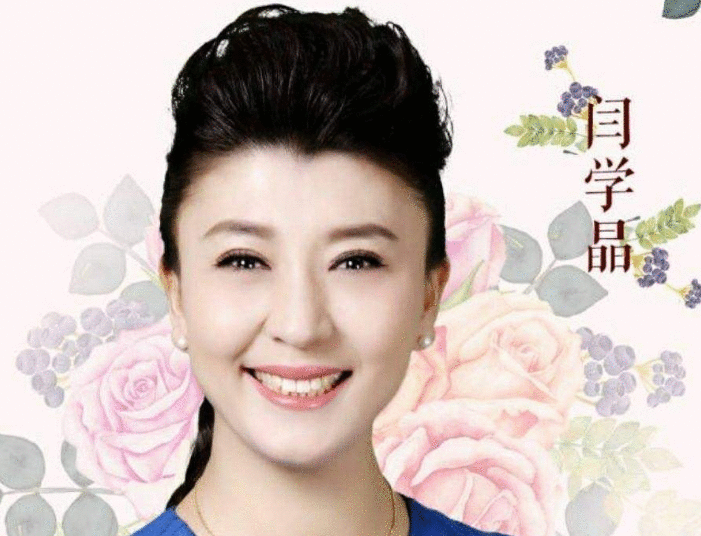 她曾经是赵本山的徒弟，不顾父母反对嫁入豪门