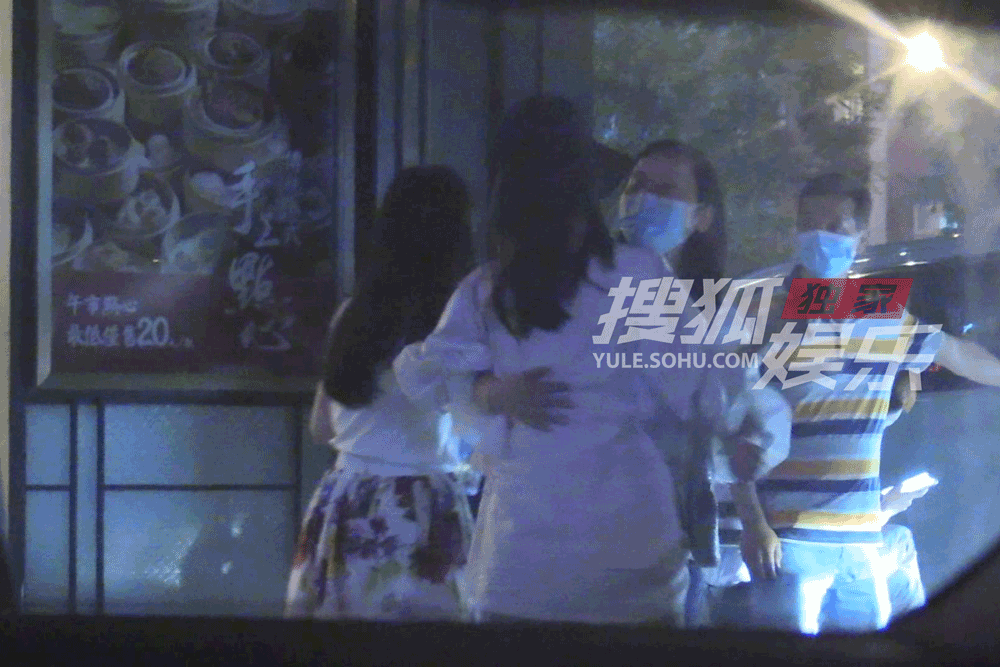 从“一指禅”小鲜肉到与肥硕矮丑男亲密，失婚