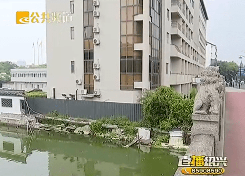 胜利大桥下面的河坎塌了半年了，为何一直“无