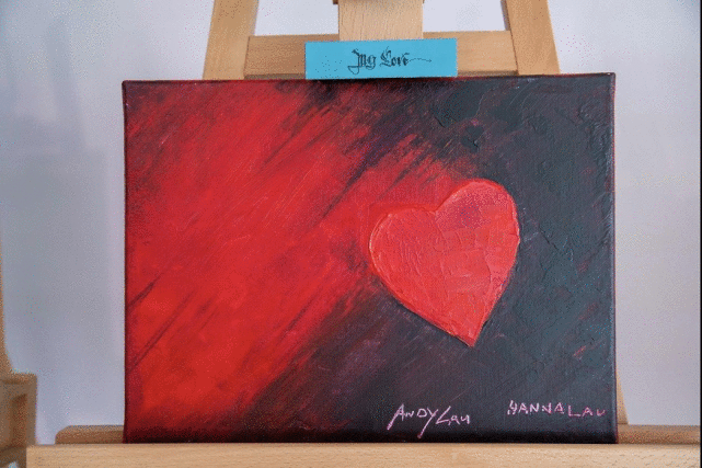 刘德华网上庆祝歌迷会32周年，首度展示父女俩宅