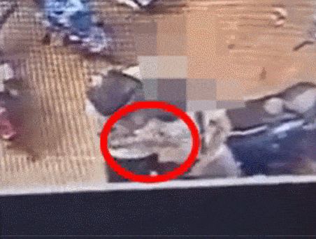 无耻！男子凌晨持刀尾随独行女，还…监控拍下