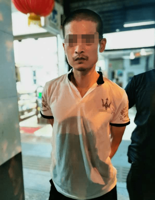 无耻！男子凌晨持刀尾随独行女，还…监控拍下