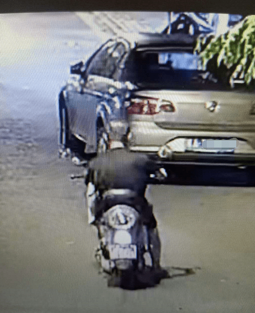 无耻！男子凌晨持刀尾随独行女，还…监控拍下