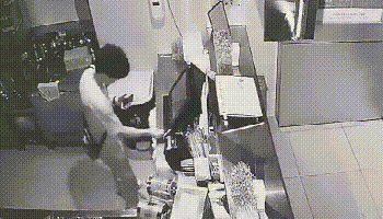 “自首是不会自首的,直到你们抓到我!”民警