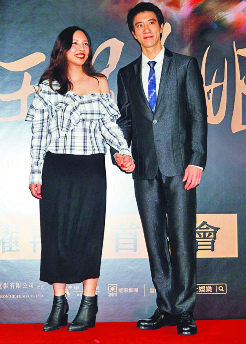 张孝全老婆近照曝光，肤白貌美大长腿，优雅气