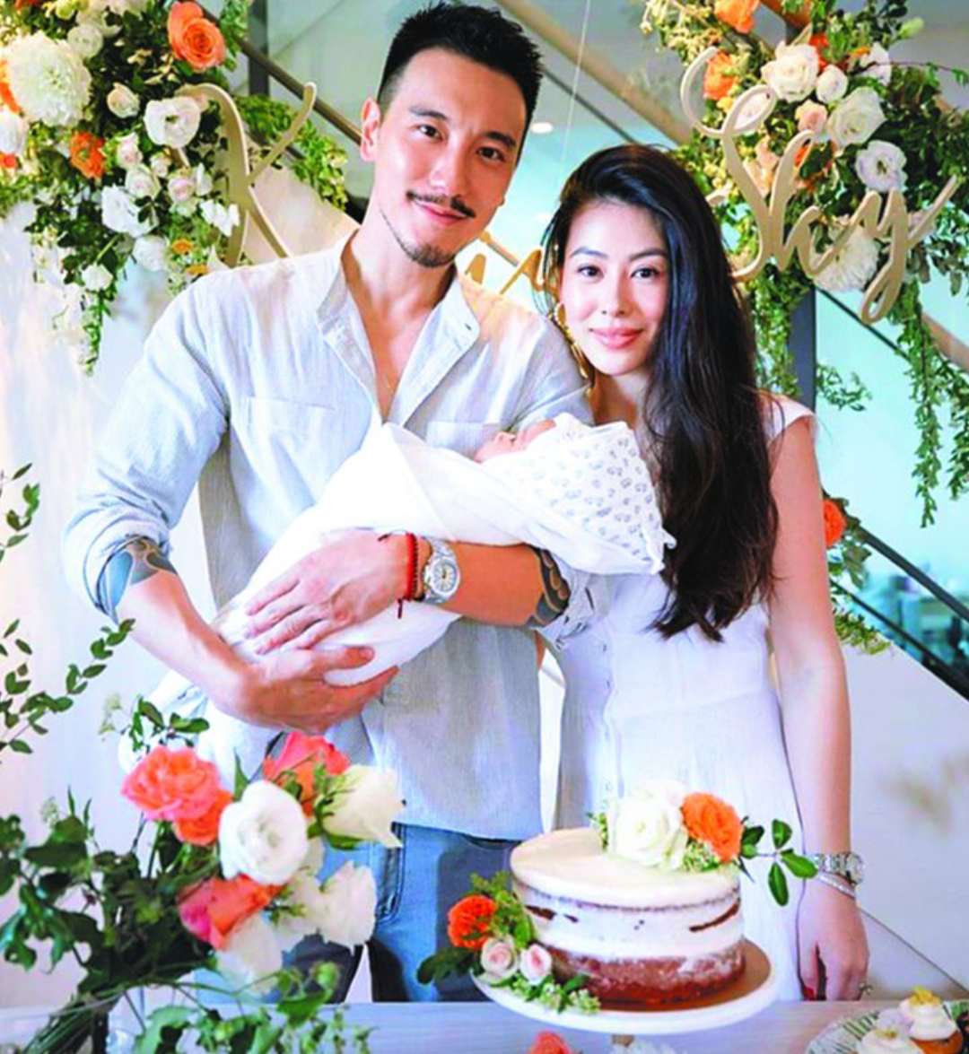 张孝全老婆近照曝光，肤白貌美大长腿，优雅气