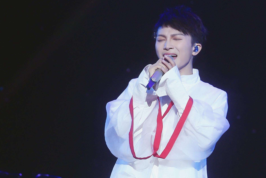 张雨绮发文调侃周深不认识自己，后者速度回应