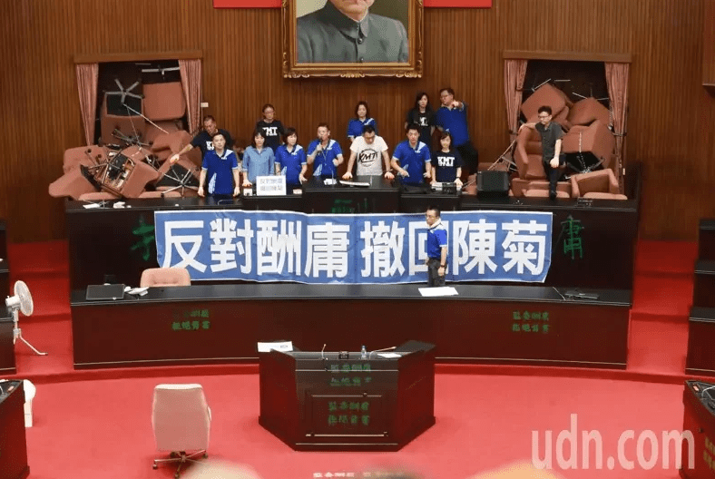 国民党宣称要占领“立法院”3天3夜,19小时后被