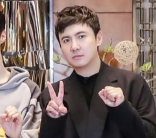 范丞丞p图太猛，沈腾瞬间年轻15岁，朗朗也成了