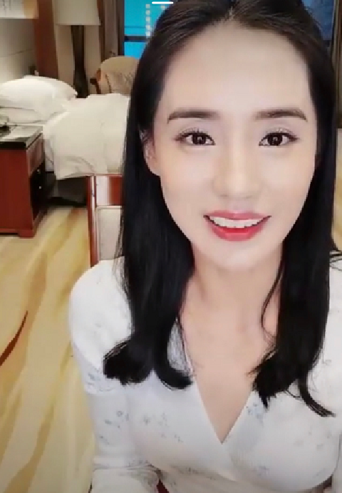 伊能静采访惹争议，吐槽王智跑调没能力，教唱