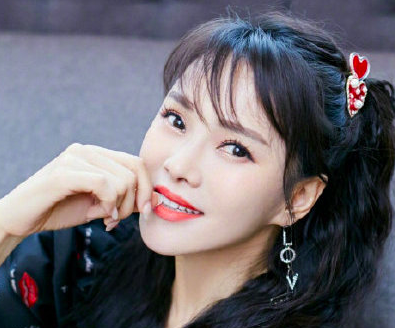 拉踩宁静后，伊能静又现骚操作，靠节目博热度