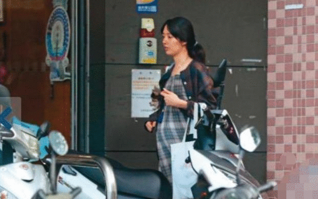 郭碧婷发伤感文字引热议，向太再次澄清：别误