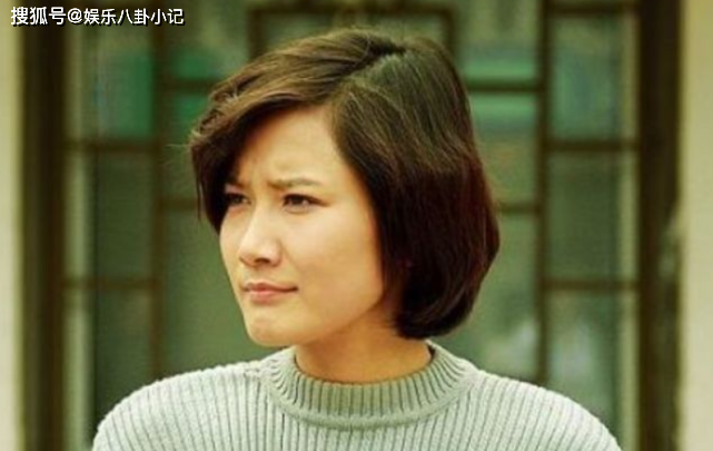 42岁潘雨辰近照，被二婚大11岁侯勇抛弃后独自抚