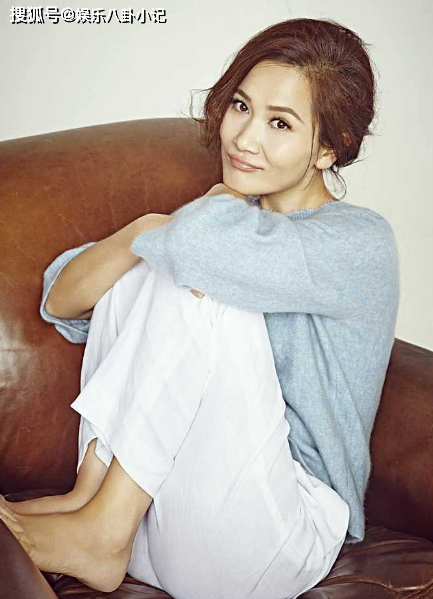 42岁潘雨辰近照，被二婚大11岁侯勇抛弃后独自抚