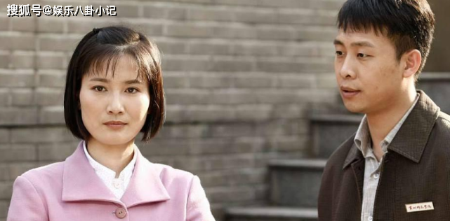 42岁潘雨辰近照，被二婚大11岁侯勇抛弃后独自抚