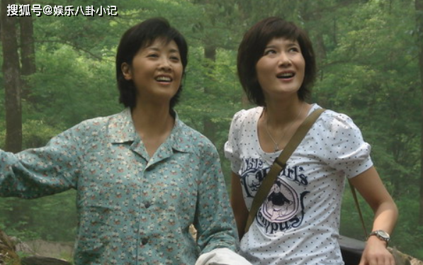 42岁潘雨辰近照，被二婚大11岁侯勇抛弃后独自抚