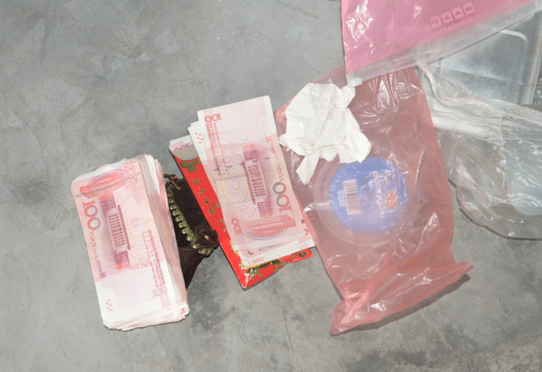 绍兴一老太太家!袜子、饮料瓶、罐头里…翻出