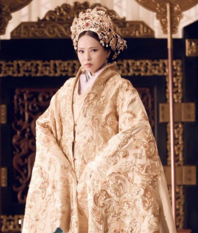 被指责忘恩负义登热搜，伊能静不回应却宣传节