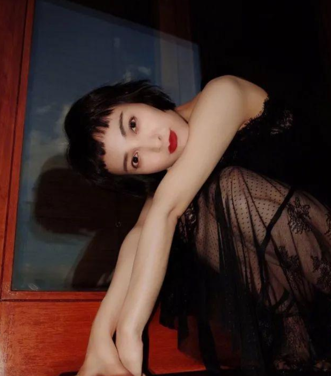 《浪姐》冲浪榜伊能静排名倒数第一，路人缘都