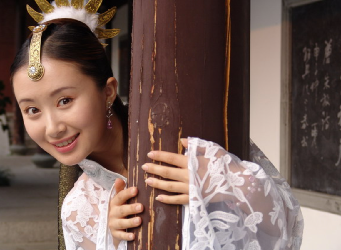 除了万茜，这五位也是娱乐圈知性、貌美，但很