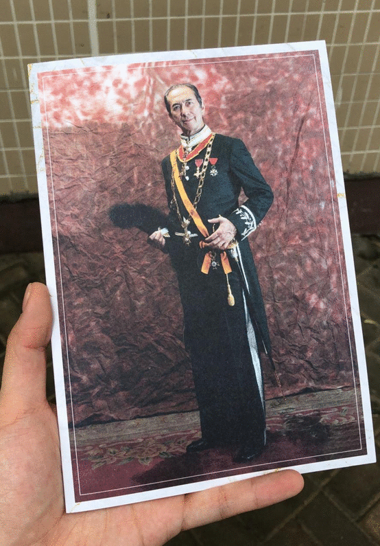 赌王大殓，窦骁何超莲手拖手现身，何超雄面容