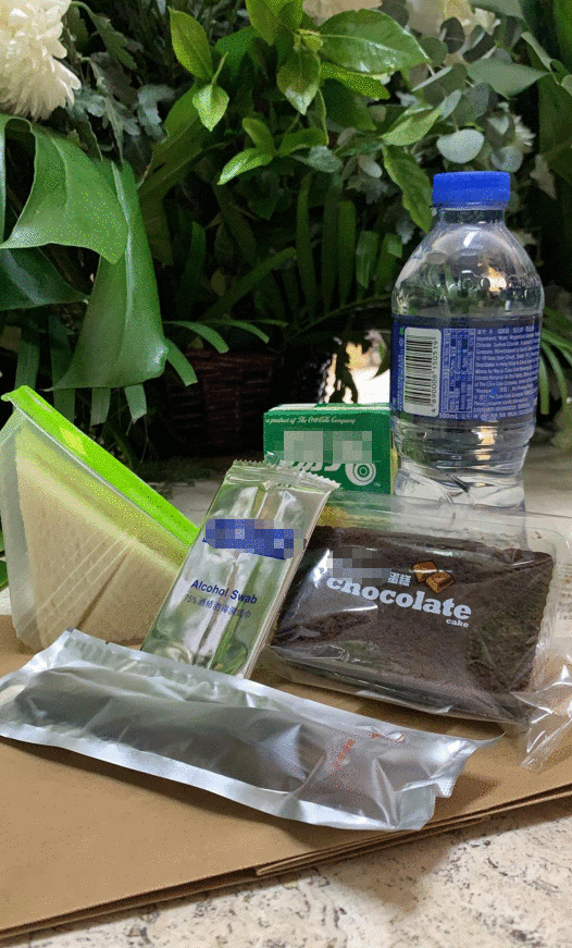 赌王大殓，窦骁何超莲手拖手现身，何超雄面容